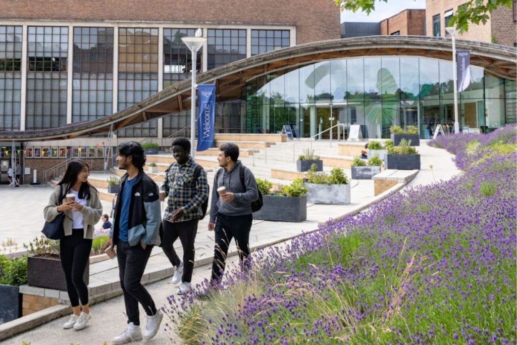 University-of-Exeter-offers-a-foundation-pathway-to-accounting-and-finance-degrees